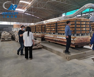 內(nèi)蒙古客戶(hù)來(lái)我司工廠考察耐火球